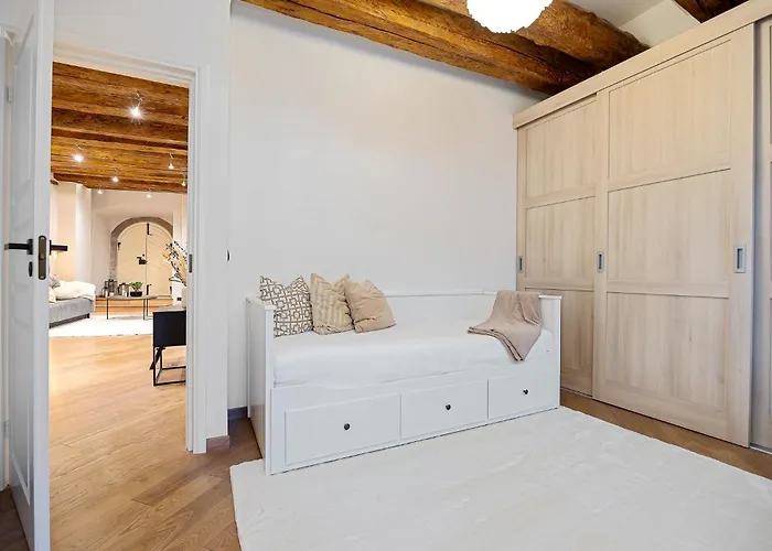 Modern Charm In Old Town Διαμέρισμα