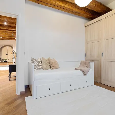Modern Charm In Old Town Apartamento